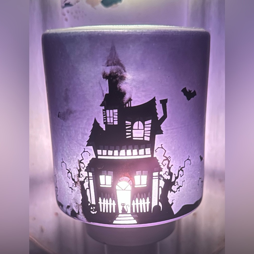 Scentsy Spooky Haunted House Halloween Night Light plug in Wax Warmer